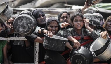 Israele - Hamas, la guerra a Gaza in diretta | Onu: «A Gaza la situazione alimentare peggiora rapidamente». Starmer: «Pronti a lanciare aiuti su Gaza»