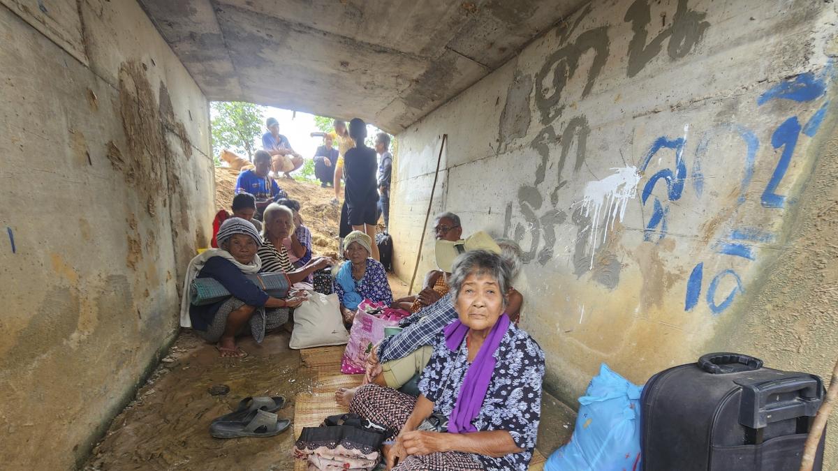 Thailandia-Cambogia, 138 mila civili evacuati. Bangkok: «Rischio guerra». L'ex premier di Phnom Penh posta per errore le mappe militari