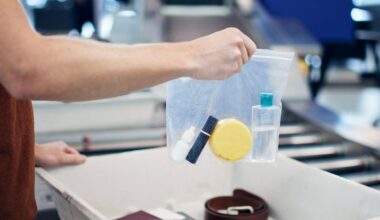 Voli, liquidi nel bagaglio a mano senza limiti: c’è il via libera, gli aeroporti italiani possono partire da subito