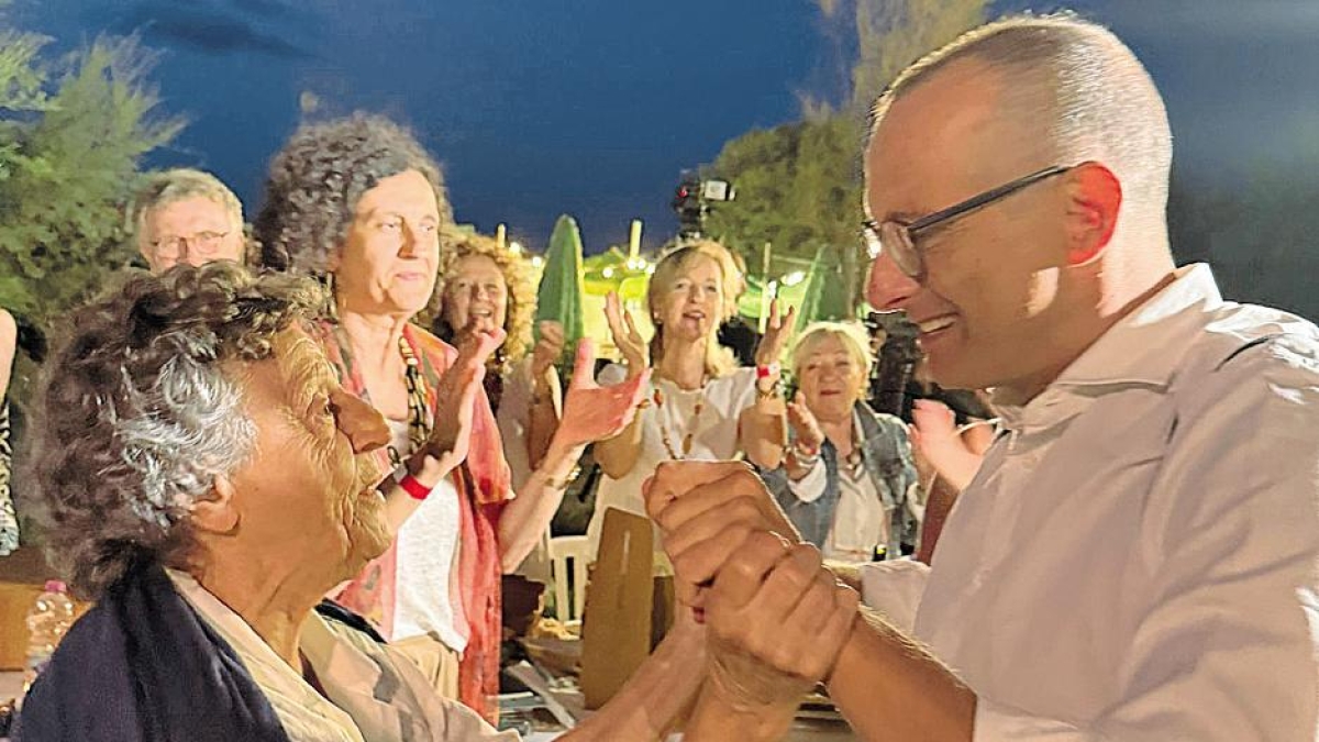 Dagli abbracci alla musica rock, Matteo Ricci riparte con i suoi: «Vado avanti senza paura»