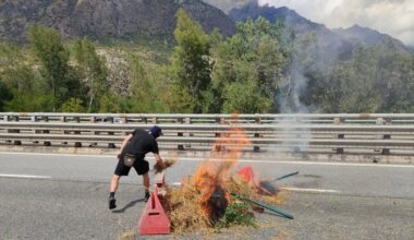 Migliaia al corteo del festival Alta felicità. I manifestanti No Tav invadono il cantiere di San Didero. Bloccata con barriere e falò l'A32