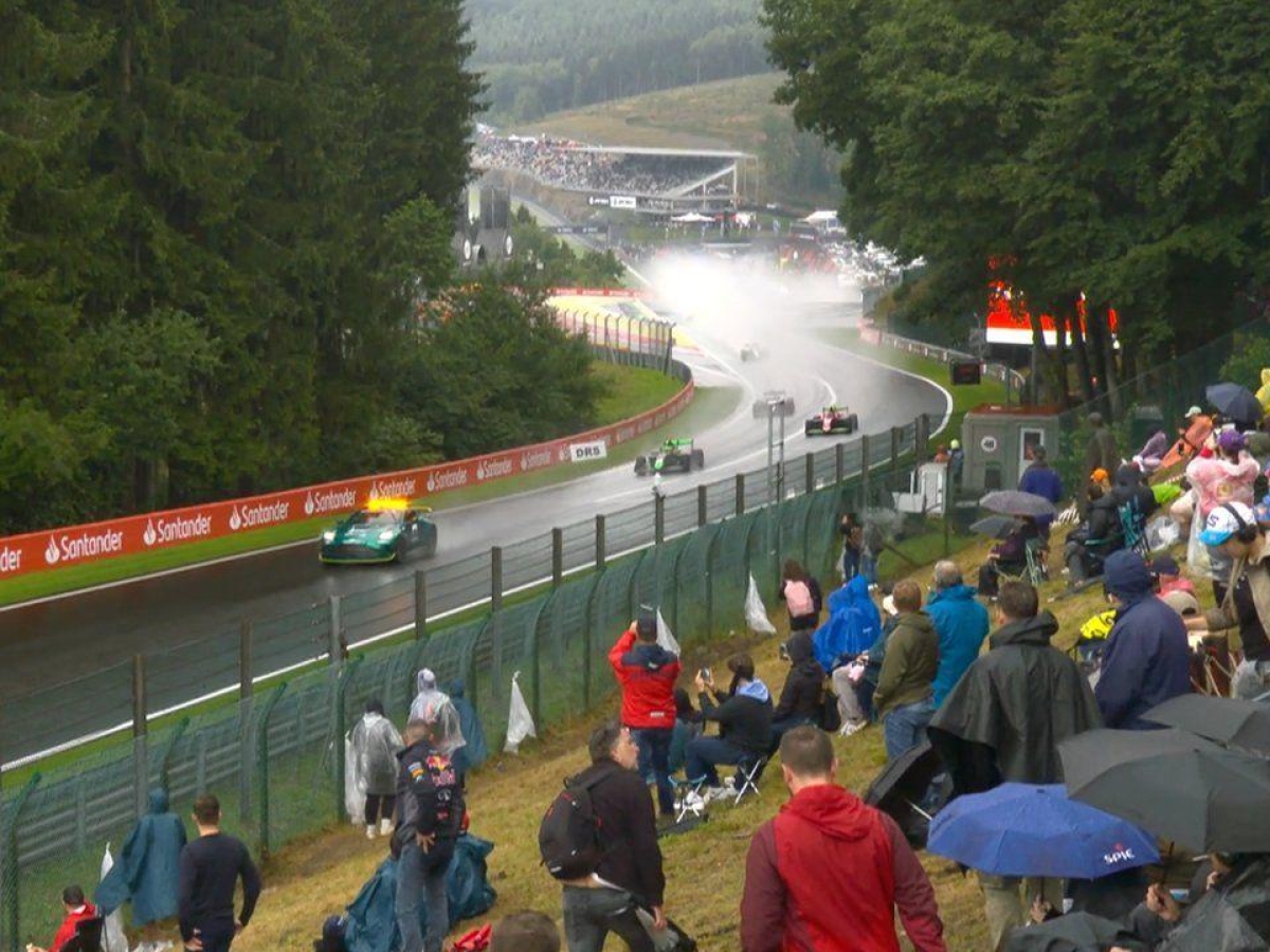 F1 Gp del Belgio a Spa: la gara in diretta. Incubo meteo, cancellata la corsa della Formula 3 per la pioggia