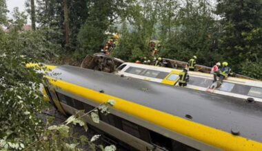 Germania, deraglia un treno con 100 passeggeri: ci sarebbero morti e feriti