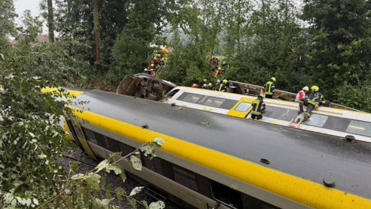 Germania, deraglia un treno con 100 passeggeri: ci sarebbero morti e feriti