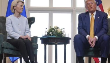 Dazi, Ue divisa sull'intesa. Bayrou attacca: «Un giorno buio», ma per Sánchez è l’accordo migliore