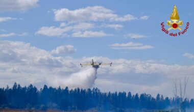 Incendio vicino all'aeroporto di Catania, sospesi i voli per diverse ore