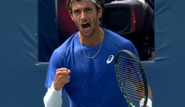 Musetti batte Duckworth all'esordio nel Masters-1000 di Toronto: sfiderà Michelsen al terzo turno. Paolini perde con Ito all'esordio a Montreal