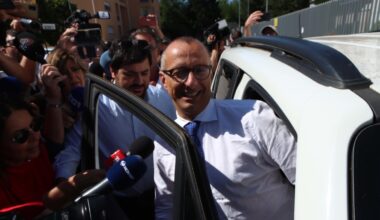«Affidopoli» a Pesaro, Matteo Ricci oltre 5 ore in caserma dal pm. I dubbi sul ruolo di Santini e «gli accordi fuori norma»