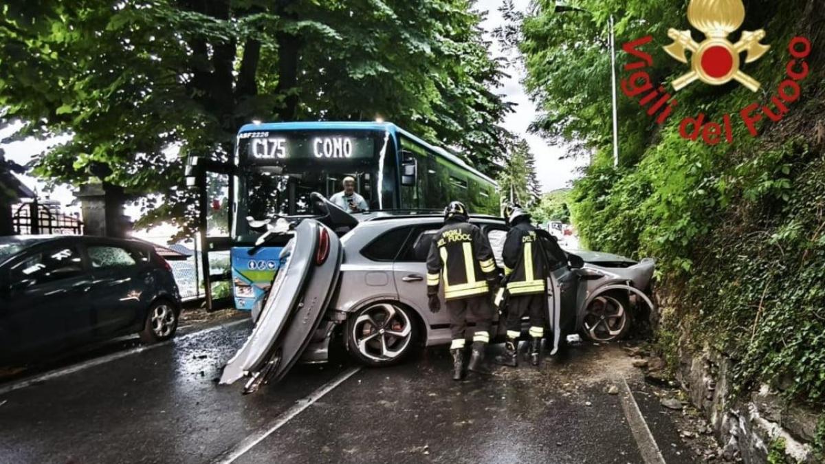 Incidente per Caqueret del Como: la sua auto contro un bus