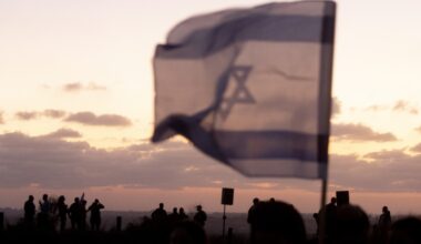 Israele - Hamas, la guerra a Gaza in diretta | Trump: «Il riconoscimento Gb della Palestina? Un premio ad Hamas». Abbas saluta come «storica» decisione Canada sulla Palestina