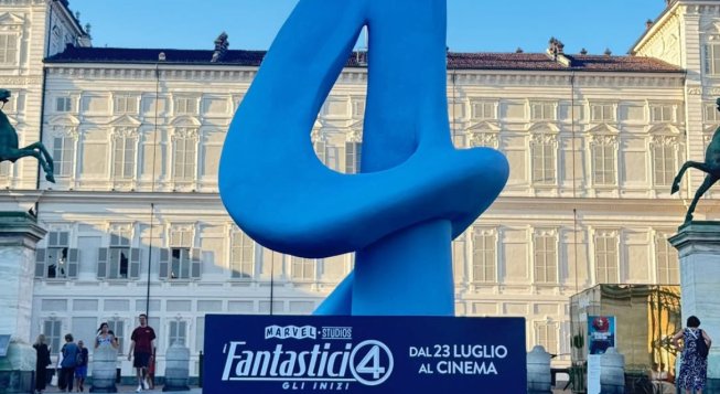 Marvel lancia l’anteprima italiana de I Fantastici 4 a Torino con una scultura in piazza Castello