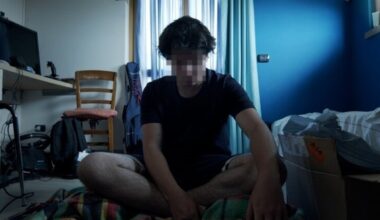 «Nostro figlio 15enne è un Hikikomori e da più di un anno non esce dalla sua stanza»