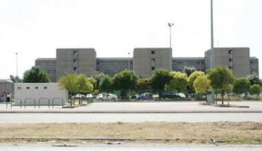 Sos caldo e sovraffollamento nel carcere di Santa Maria Capua Vetere, il garante: reparti al collasso