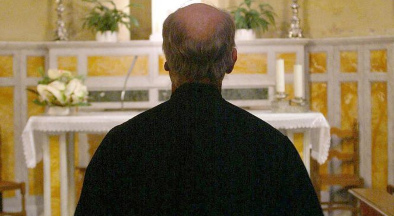 «Prima l'ha colpito con l'ascia e poi gli ha dato fuoco mentre era ancora vivo»