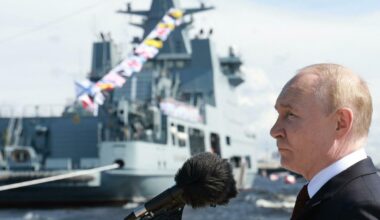 Putin annulla la grande parata navale di San Pietroburgo. «Ragioni di sicurezza», Marina sempre più vulnerabile