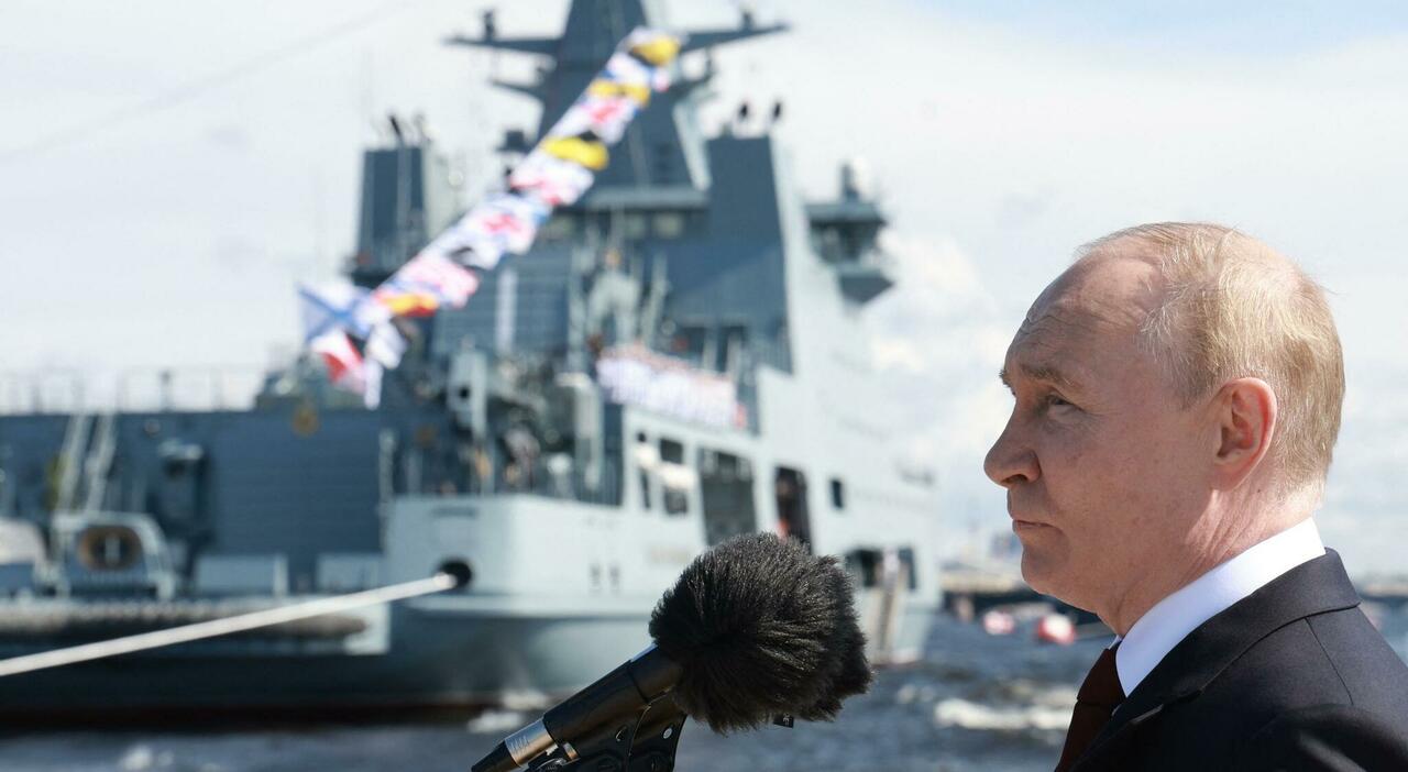 Putin annulla la grande parata navale di San Pietroburgo. «Ragioni di sicurezza», Marina sempre più vulnerabile