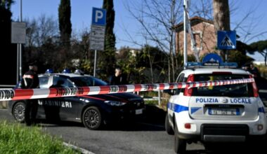 Roma, spari in strada a Cinecittà: un ferito. L'uomo caricato in macchina e portato in ospedale da due persone - Il Messaggero