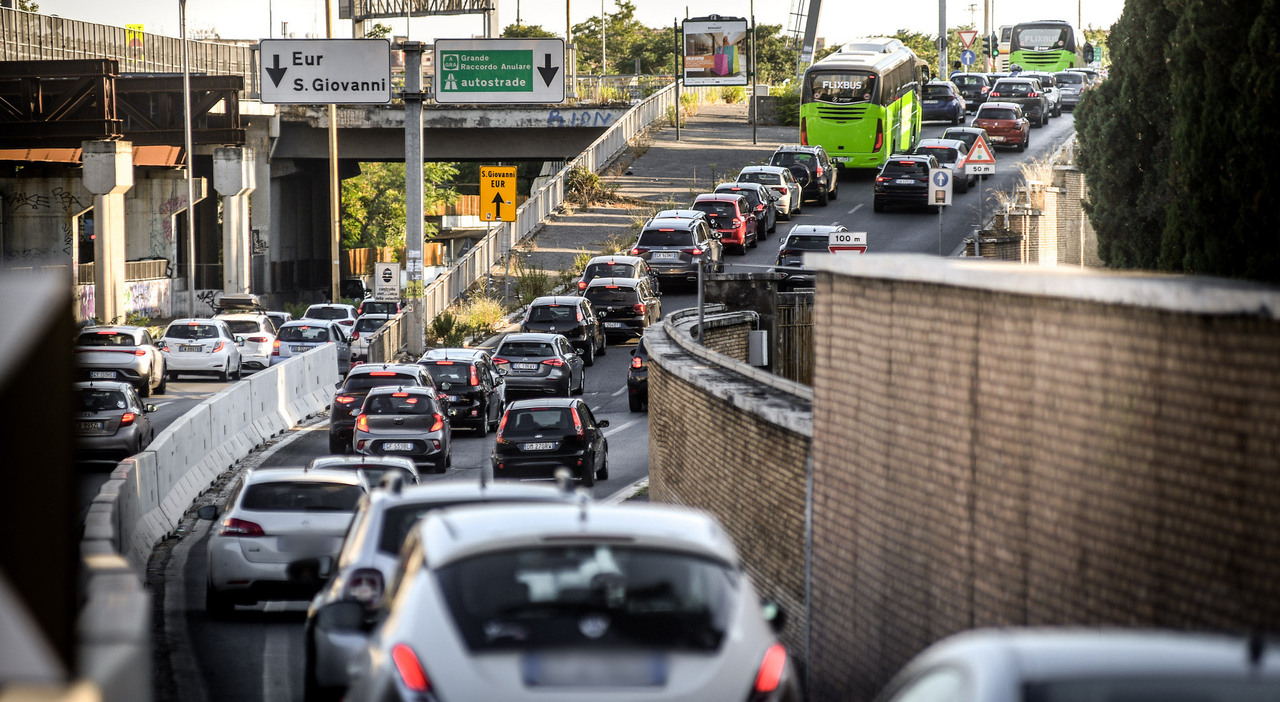 scatta l'esodo. Quando partire? Quali strade e orari da evitare? E quando ci sarà il rientro?