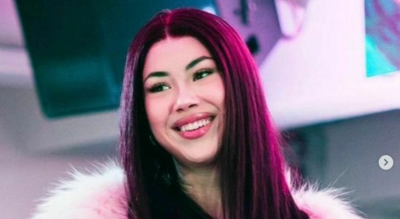 Anna Pepe regina dell'estate, l'ultimo singolo per la quinta settimana guida la classifica dei più ascoltati e scaricati in Italia