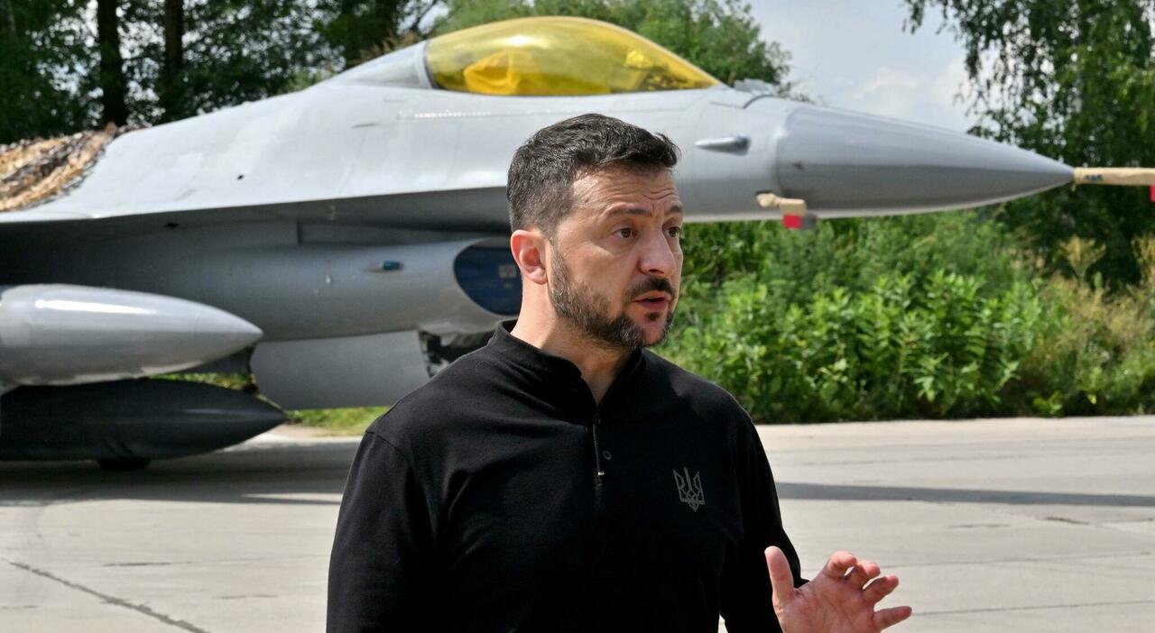 Ucraina, la strategia segreta per tenere i caccia F-16 al sicuro dagli attacchi russi: continuo movimento e località imprevedibili. La lezione per la Nato