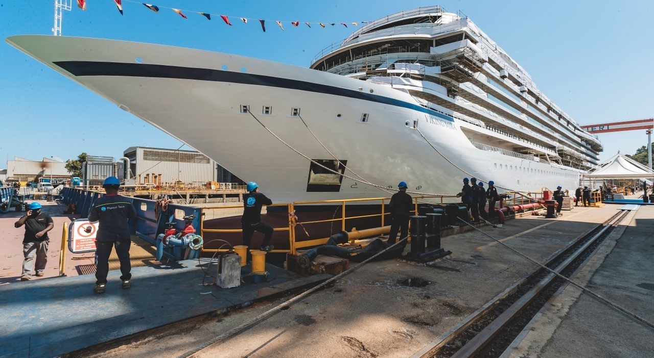 Fincantieri, varato ad Ancona il colosso Viking Mira (può ospitare 1000 passeggeri). Il porto dorico si conferma strategico