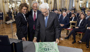 Mattarella alle azzurre in lacrime: 'Voi la vittoria delle donne' - Calcio