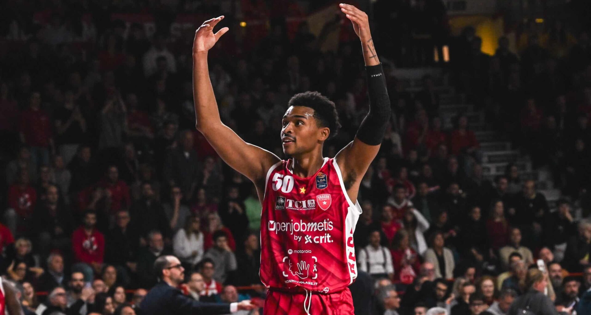 virtus bologna Jaylen Hands, Point-Guard della Pallacanestro Varese, esulta durante un match di Lega Basket Serie A panionios