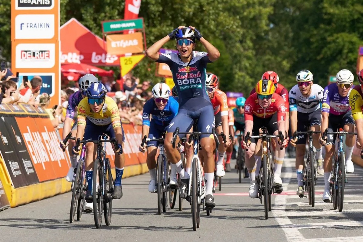 Giro di Vallonia 2025, splendido sprint e prima vittoria da pro' per il 20enne Davide Donati!
