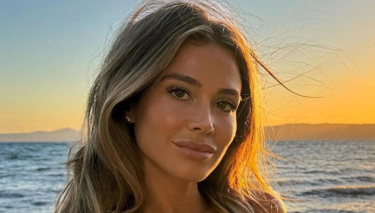 Diletta Leotta, le foto dalla vacanza svizzera tra mini dress e bikini