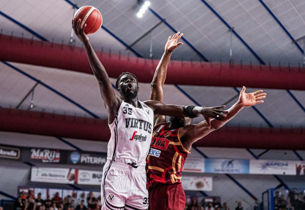 La Virtus incompleta costretta da Venezia alla "bella" (84-78)