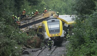 Germania, deraglia treno con 100 passeggeri: almeno 4 morti