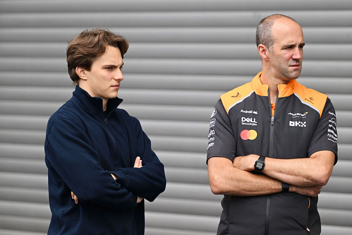 F1 GP Belgio 2025, Spa: Oscar Piastri (McLaren F1 Team) con il suo ingegnere di pista, Tom Stallard - Foto: Getty Images
