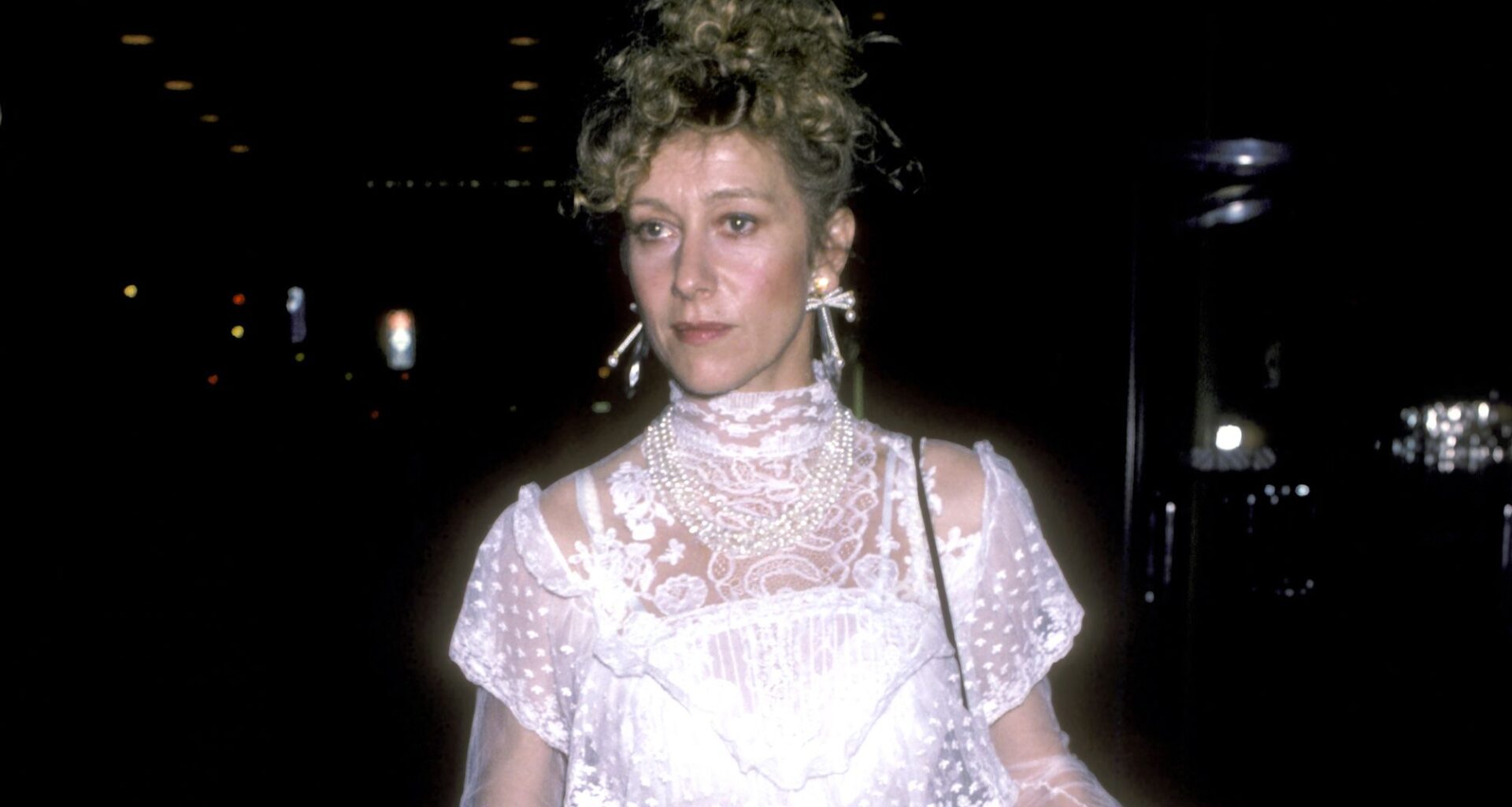 Helen Mirren compie 80 anni: icona di stile di oggi, in realtà regina della moda lo è sempre stata. Ma perché non ce ne siamo accorti prima?