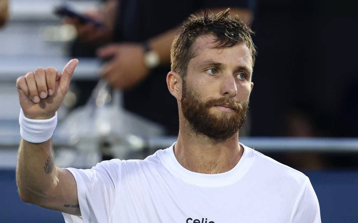 L'incredibile match point di Moutet per battere Medvedev