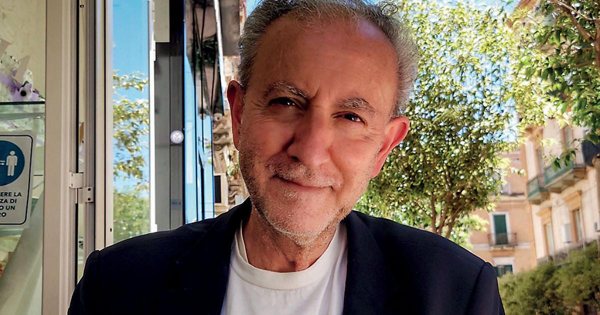 "Raccontami Noci": la città sognata di Marcello Nitti in quaranta scatti
