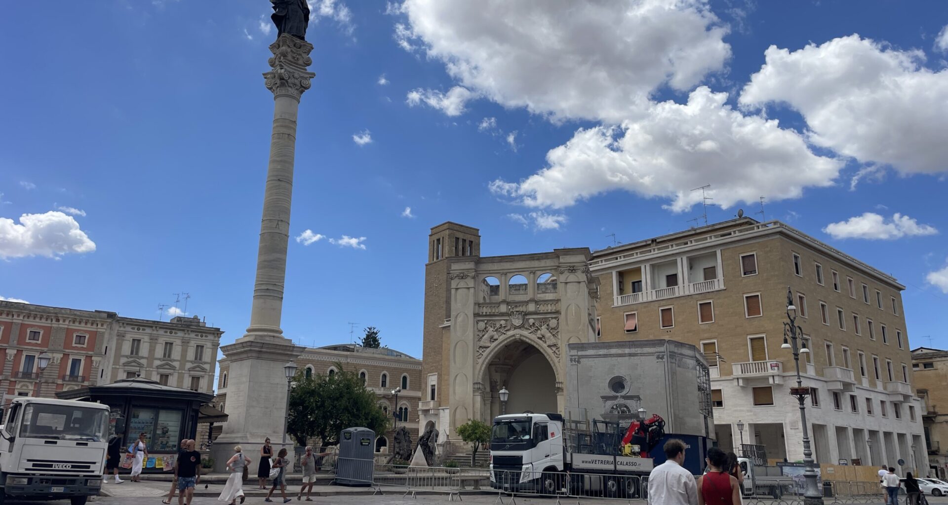 Sant’Oronzo: tutto pronto per il ritorno in piazza. Domani la statua sarà collocata nel Sedile - Telerama News