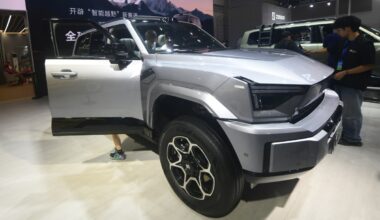 10.000 auto vendute in un’ora, il SUV cinese da 912 CV fa tremare Tesla e l’Europa
