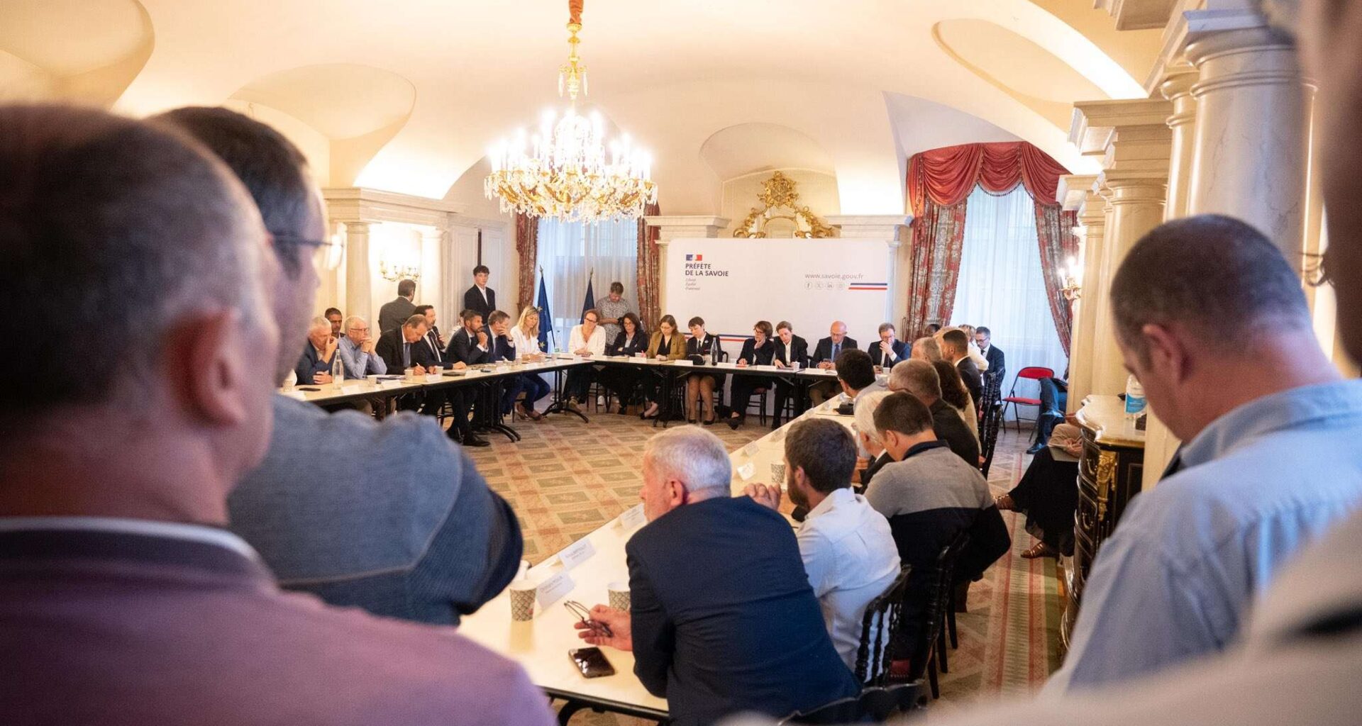 La ministre Annie Genevard en réunion à la préfecture de Savoie, le 24 juillet 2025 (c) Préfecture de Savoie