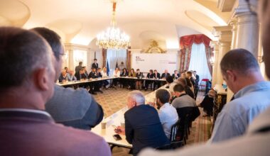 La ministre Annie Genevard en réunion à la préfecture de Savoie, le 24 juillet 2025 (c) Préfecture de Savoie