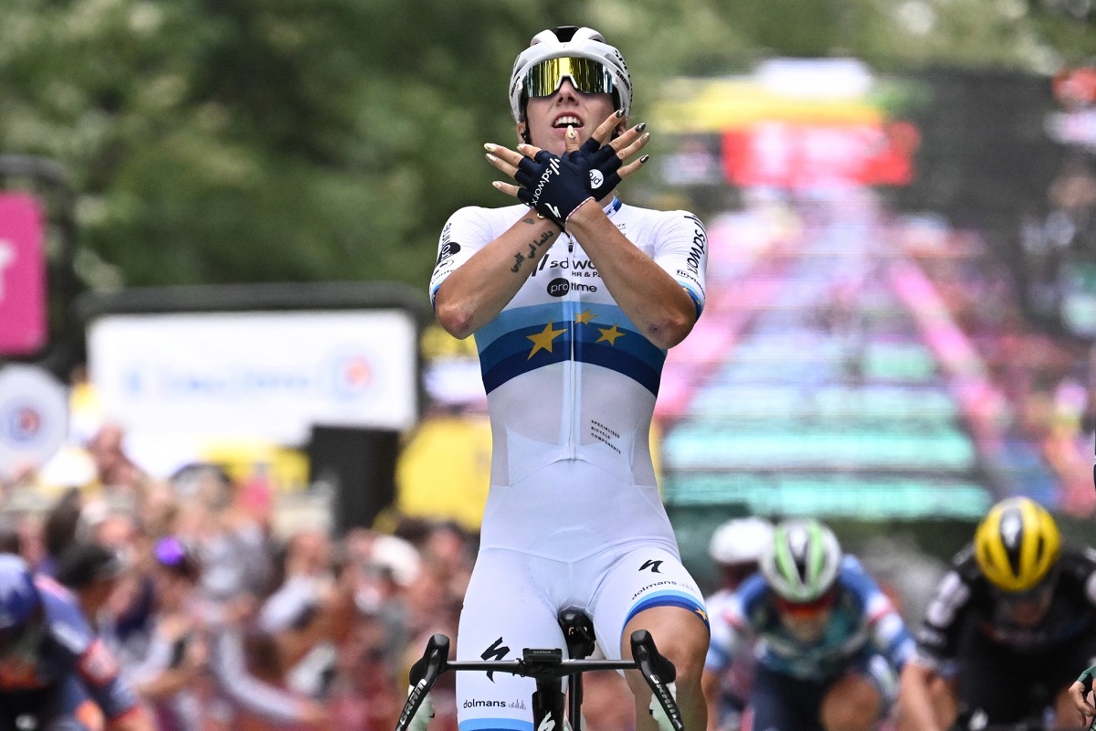 Tour de France Femmes 2025, Lorena Wiebes domina la volata - Marianne Vos (2ª) torna in Giallo, caduta nel finale per Demi Vollering