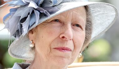 La Principessa Anna a piedi nudi a un evento reale (e segue la regola di Elisabetta)