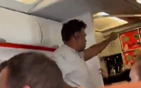 Uk, urla 'Ho una bomba, morte all'America' su aereo per Glasgow: arrestato 41enne