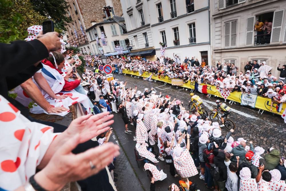 Tour de France 2025, quattro persone arrestate per aver sparso chiodi sulla salita di Montmartre