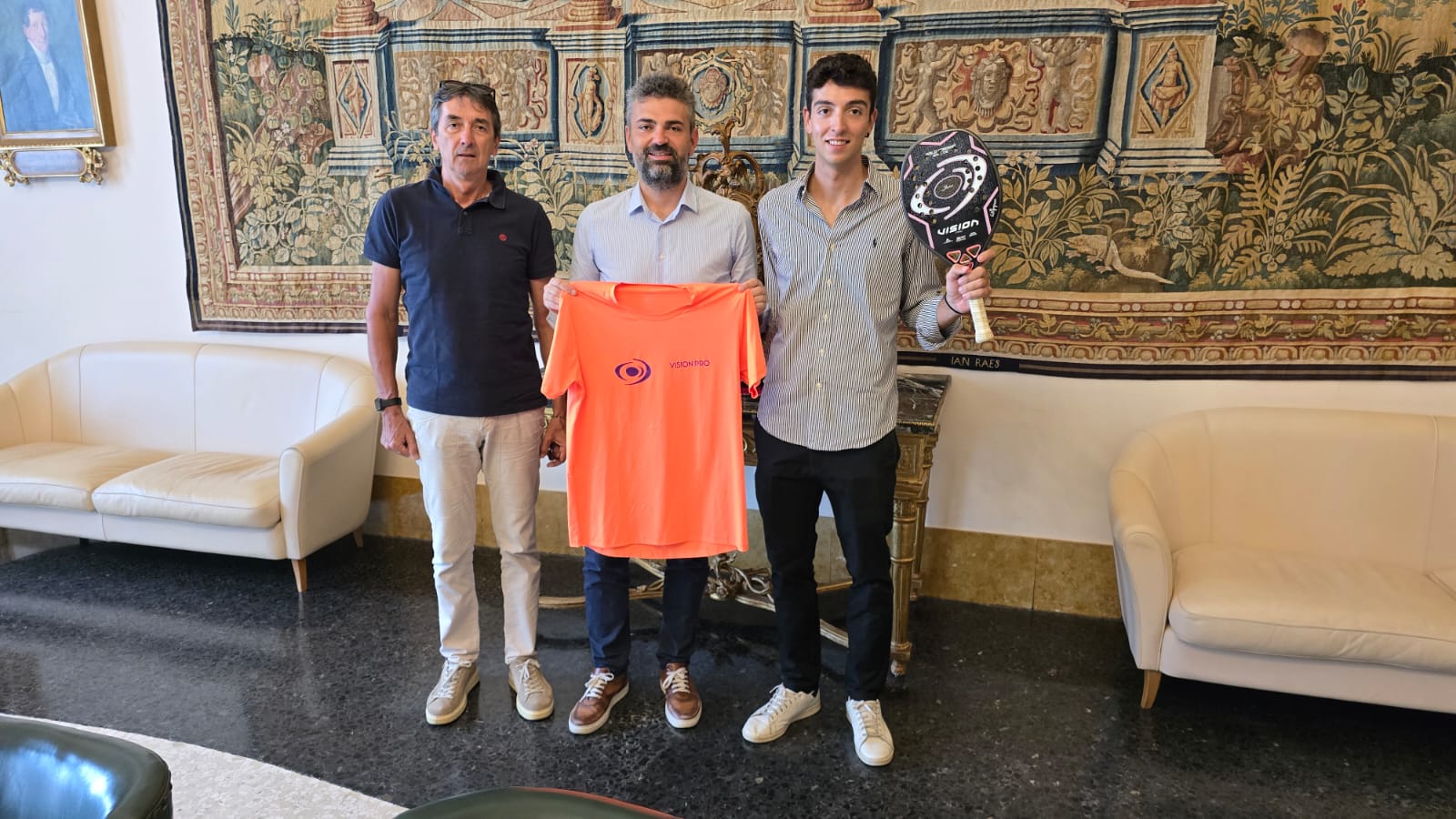 Il campione di beach tennis Andrea Veronesi ricevuto in Comune