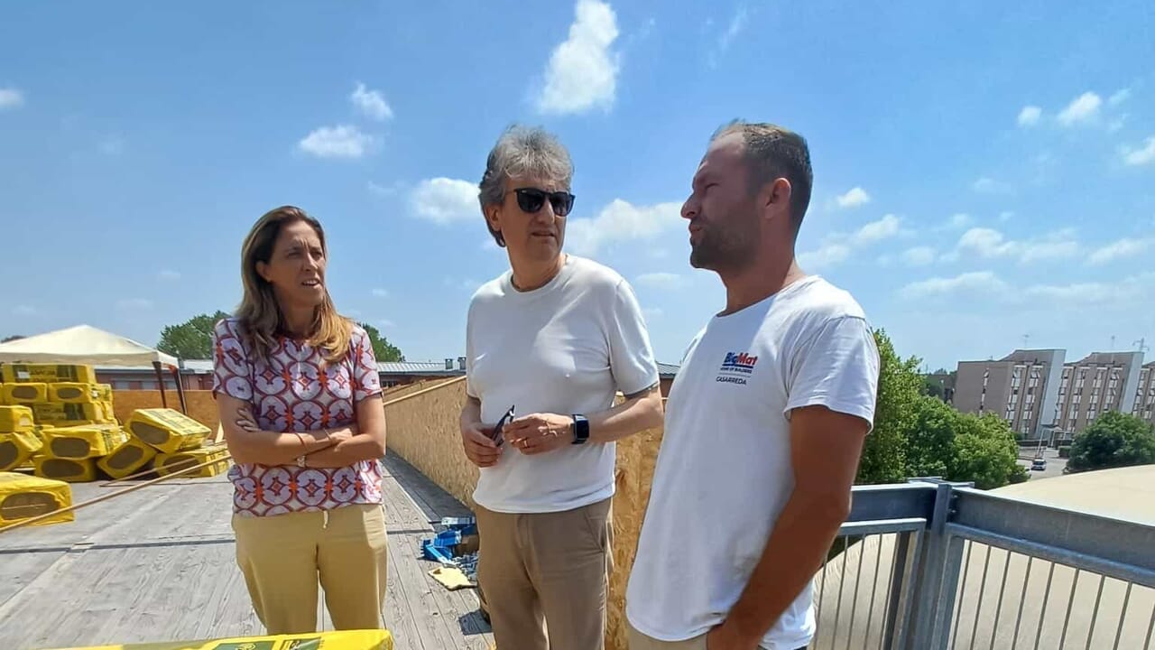 Sopralluogo al cantiere per la nuova palestra del Pesenti di Cascina: "I lavori avanzano spediti" 