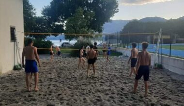 Grazie a un gruppo di appassionati è rinato il campo di beach volley a lago