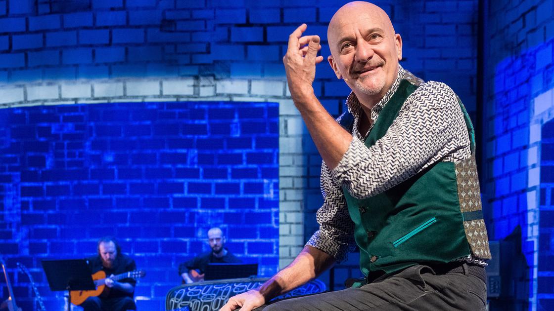 Sandra Bonzi e Claudio Bisio con i loro due libri a San Giovanni 
