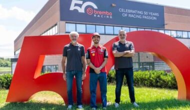 Bagnaia e il team Ducati visitano la sede Brembo a Bergamo. FOTO