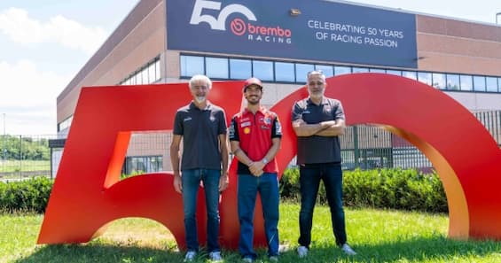 Bagnaia e il team Ducati visitano la sede Brembo a Bergamo. FOTO