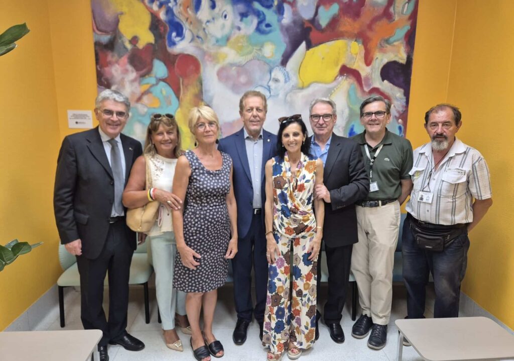 Sala d’attesa all’Istituto dei Tumori inaugurata con Salute Donna, i ragazzi di Brera e Aicit Magenta
